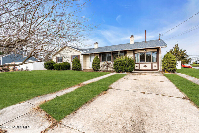 Building Photo - 1841 2nd Ave