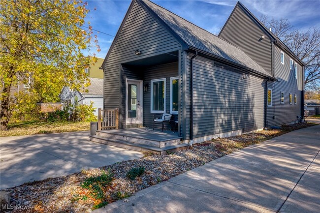 Building Photo - 1928 W 48th St