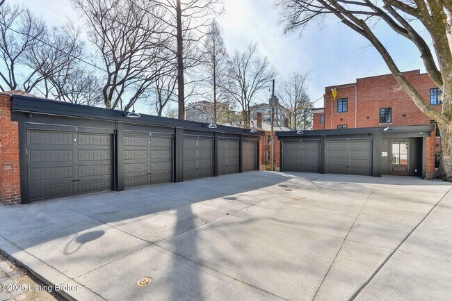 Building Photo - 1411 Willow Ave