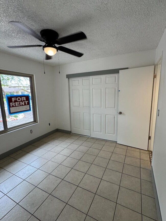 Building Photo - 8130 N 33rd Dr