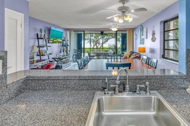 Building Photo - The Keys Living