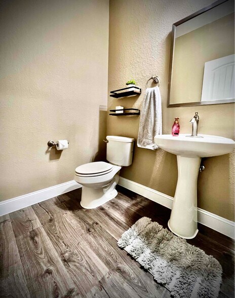 Building Photo - 1910 Ashberry Trail