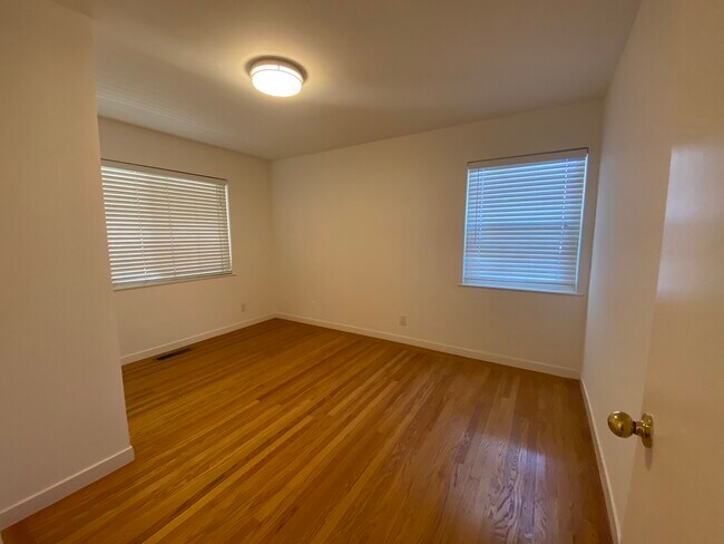 Building Photo - 2101 Trousdale Dr