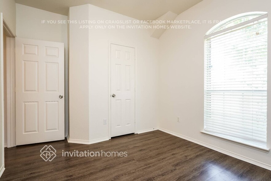 Building Photo - 1434 Vanderbilt Ln