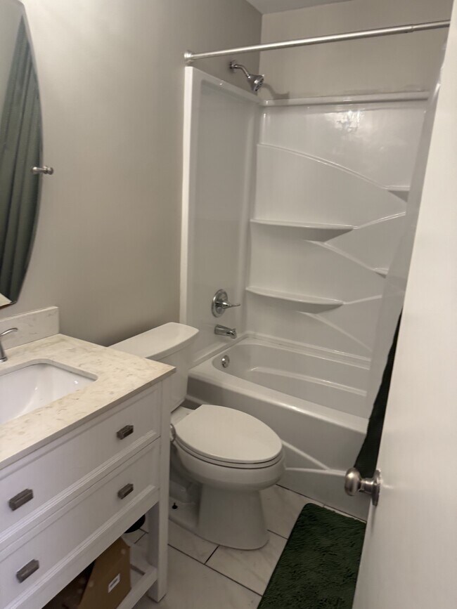 Building Photo - 825 Olive Dr