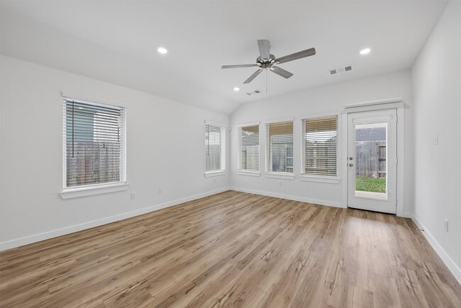 Building Photo - 17027 Lilac Paxton Ln