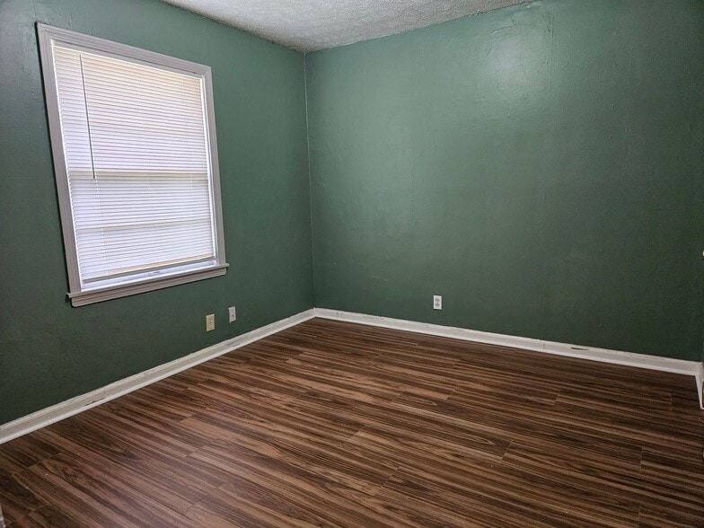 Building Photo - 1036 N Estelle Ave