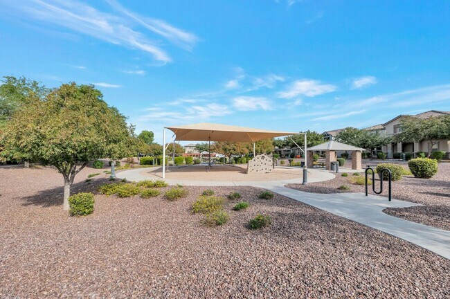 Building Photo - Charming 4 bedroom 3 bath Home in Gilbert!