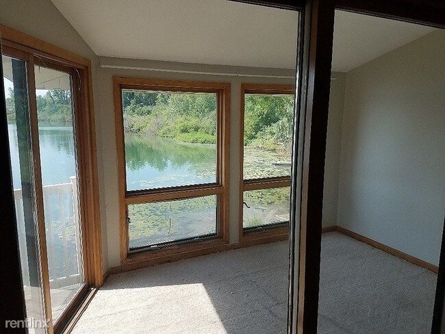 Building Photo - 1542 Lamberton Lake Dr NE