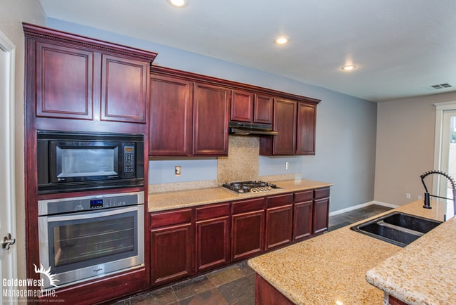 Building Photo - Spacious Home with Casita, Pool & Prime Las Vegas Location!