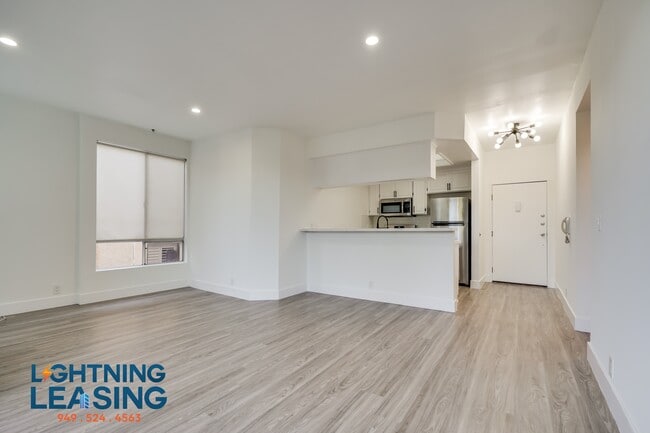 Building Photo - 15132 1/2 Magnolia Blvd-103D