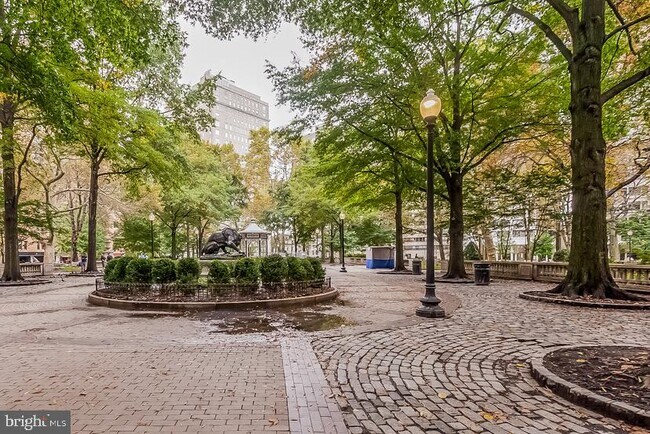 Building Photo - 220 W Rittenhouse Square