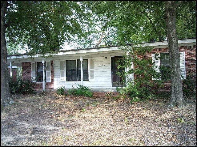 Primary Photo - 303 Brookside Dr
