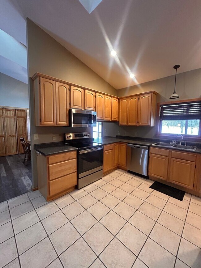 Building Photo - Charming Log Cabin Rental – 3 Bedroom / 2 Bath | Carthage School District