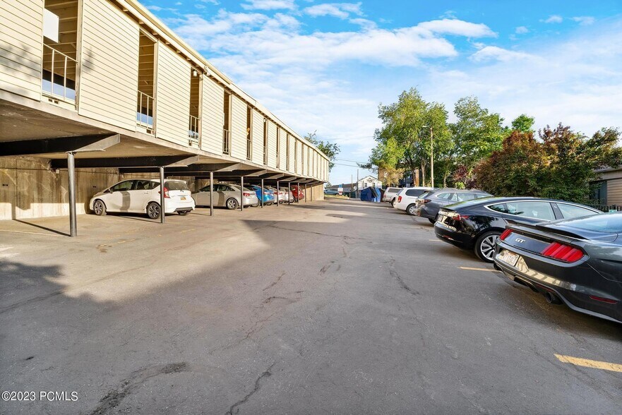 Building Photo - 425 S 1000 E