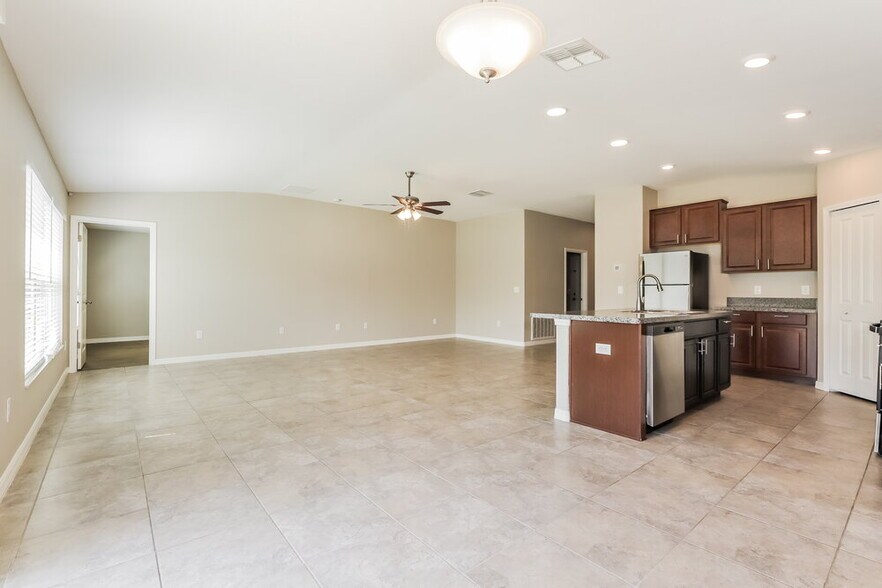 Building Photo - 15708 Charr Island St