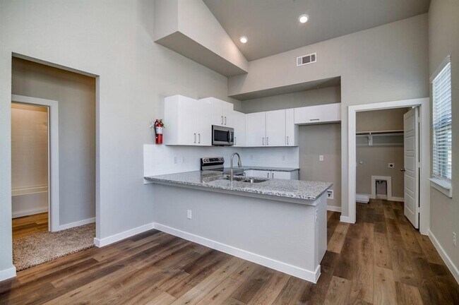 Building Photo - 715 Harvest Moon Dr