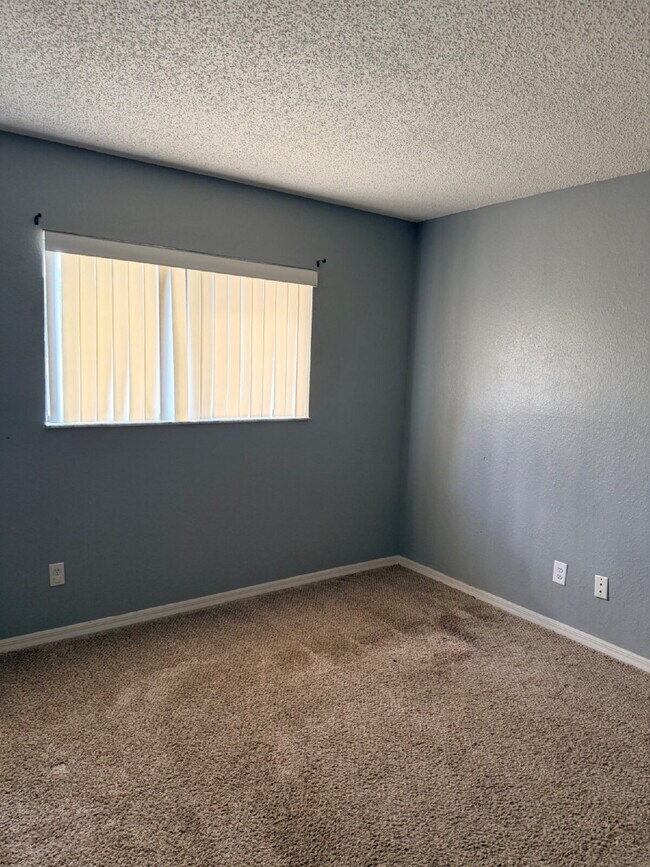 Building Photo - Adorable 2 Bedroom, 1 Bathroom, 1 Car Garage Home on a Large Corner Lot for rent.