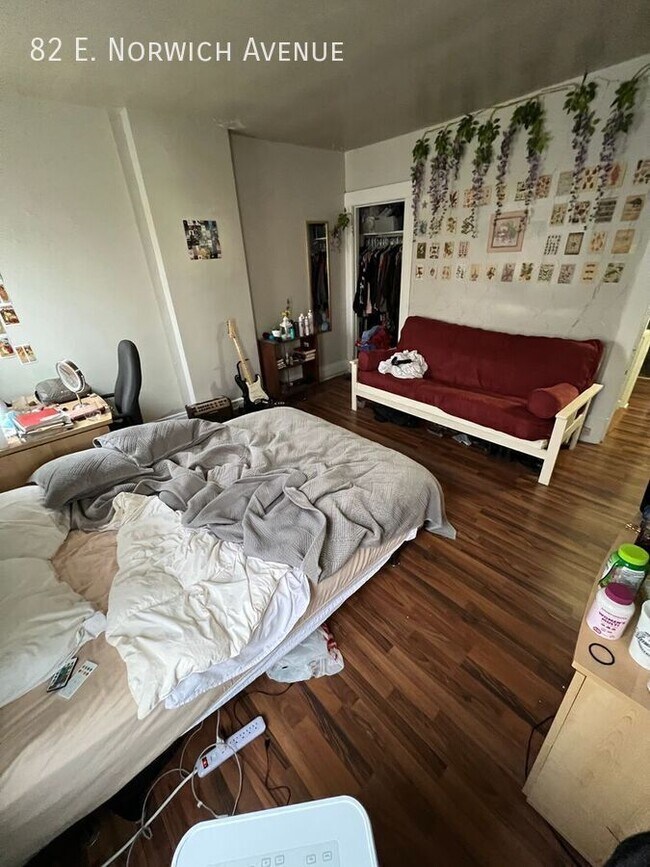 Building Photo - 82 E Norwich Ave