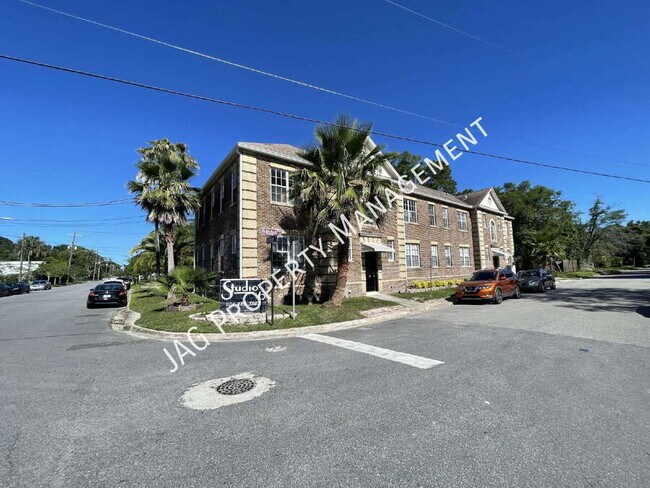 Building Photo - 931 Rubel St