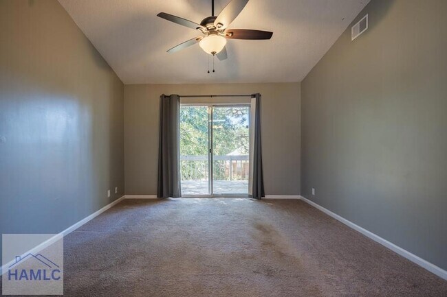 Building Photo - 910 Brett Dr
