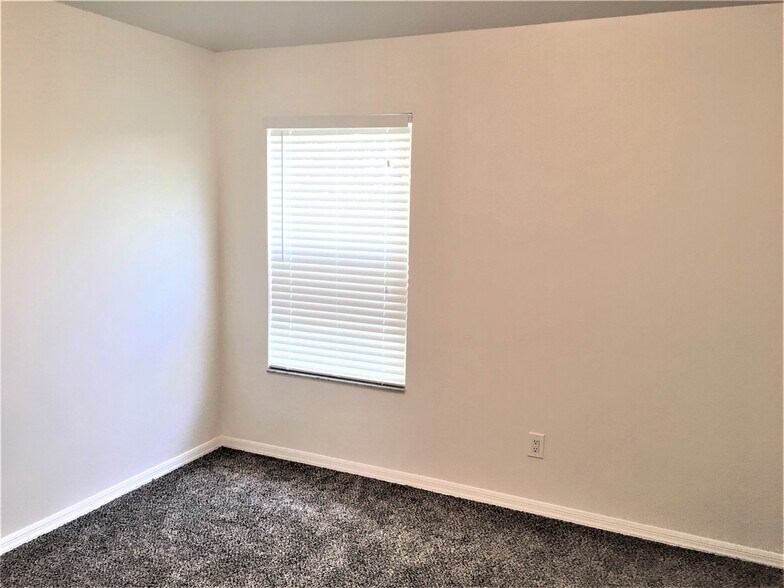 Building Photo - 8535 Quarter Horse Dr