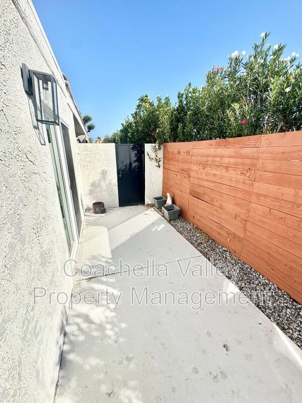 Building Photo - 73525 Shadow Mountain Dr