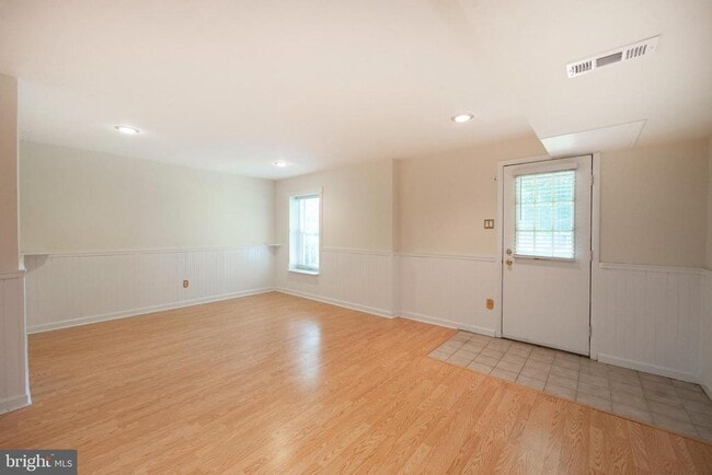 Building Photo - 112 Whistling Swan Ln