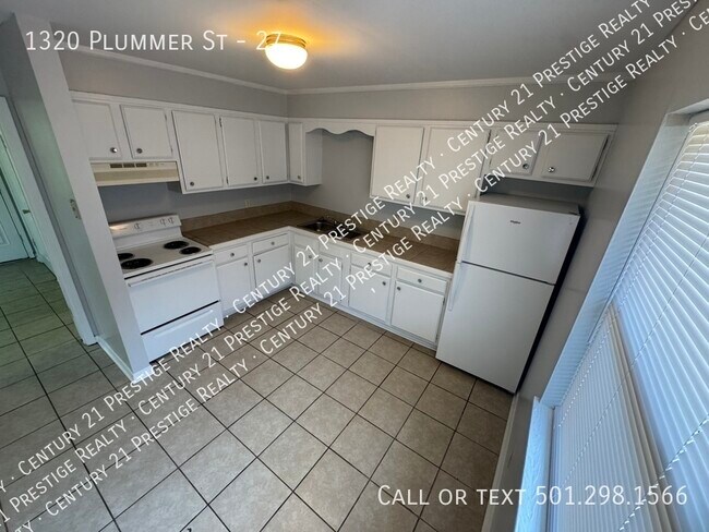 Building Photo - 1320 Plummer St