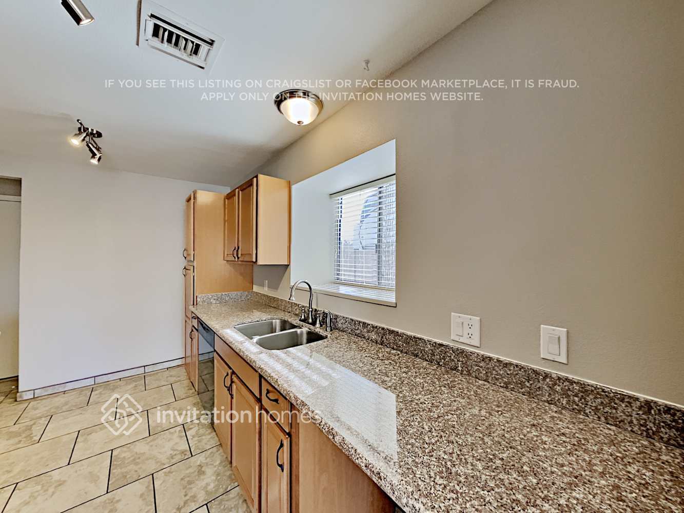 Building Photo - 7141 W Paradise Dr