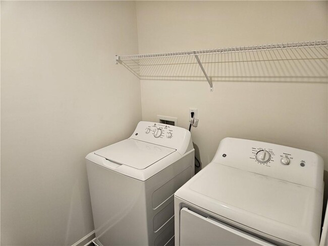 Building Photo - 326 Silverton Dr
