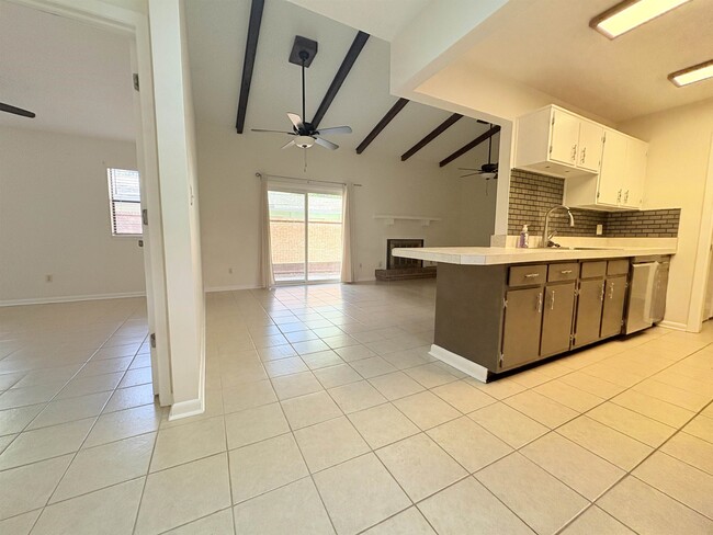 Building Photo - 164 SE Villas Ct
