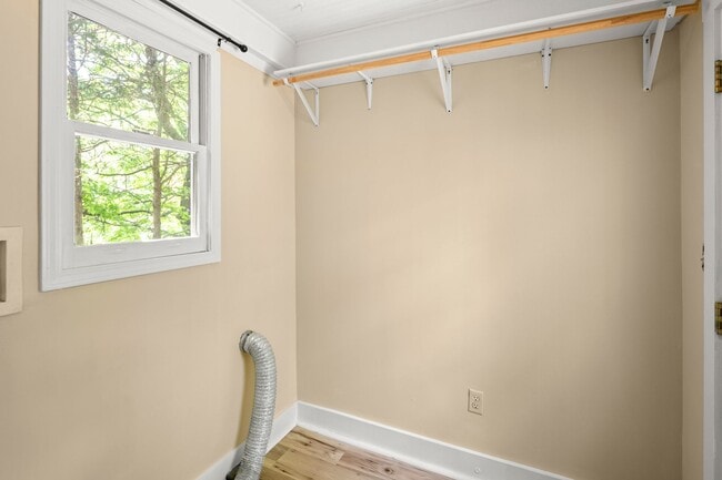 Building Photo - Royal Pines Cottage