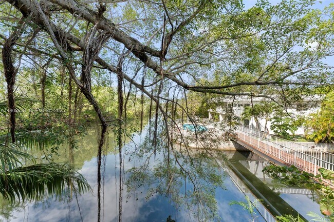 Building Photo - 1860 Venice Park Dr