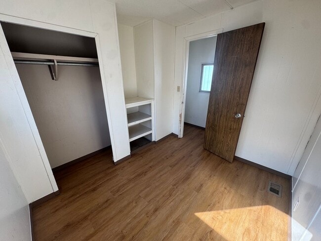 Building Photo - 2 bedroom, 1 bath manufactured home