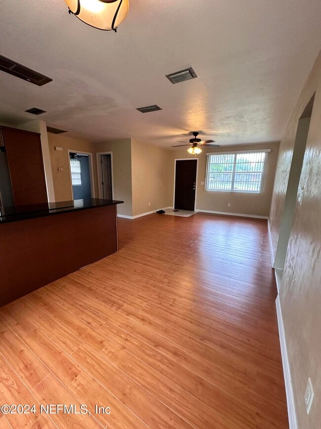 Building Photo - 555 Nightingale St