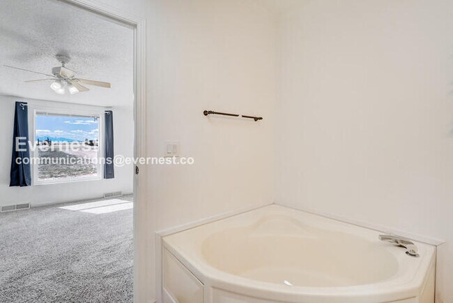Building Photo - 1385 Antelope Dr