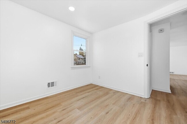 Building Photo - 88 Mitchell St