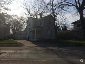 Building Photo - 1561 W Franklin St