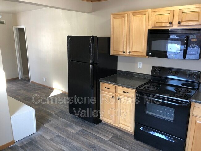 Building Photo - 424 6th Ave NE