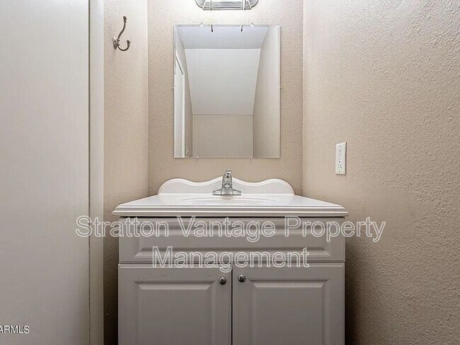 Building Photo - 6526 S McAllister Ave