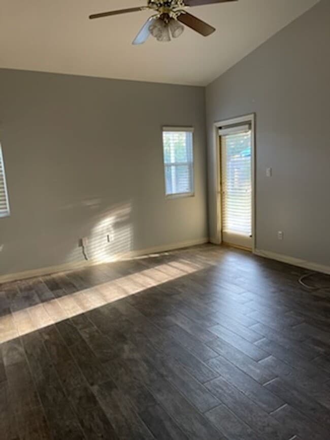 Building Photo - NW-WITH POOL !