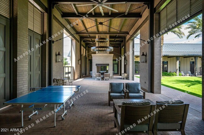 Building Photo - Luxury 3-Bedroom Townhome with Rooftop Dec...