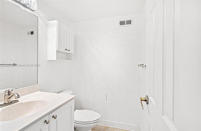 Building Photo - 2501 S Ocean Dr
