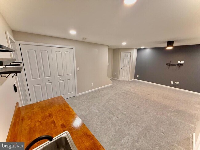 Building Photo - 104 Rover Ct