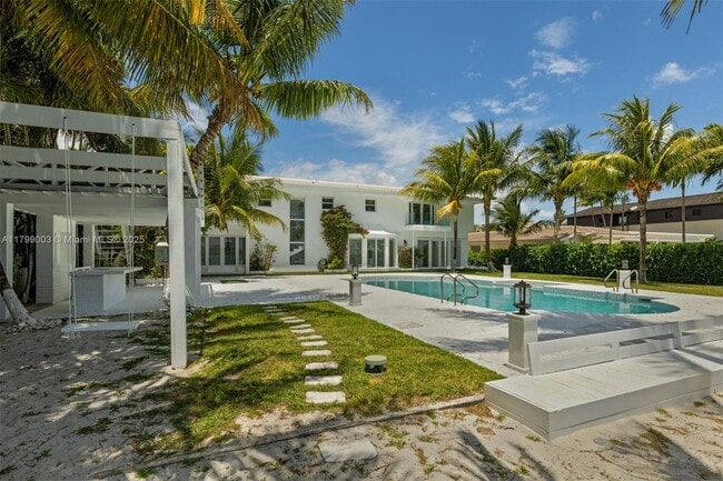 Building Photo - 610 Sabal Palm Rd