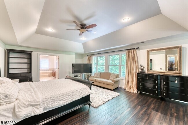 Building Photo - 12 Fieldflower Dr