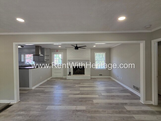 Building Photo - 7016 Skyline Dr