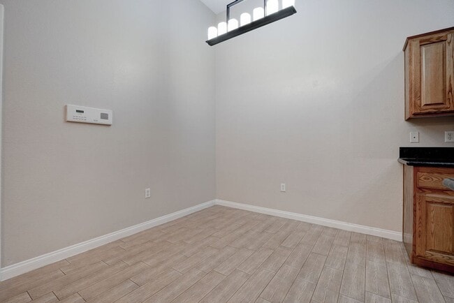 Building Photo - 2305 W Horizon Ridge Pkwy