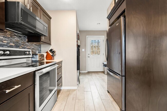 Building Photo - 98 Poplar St